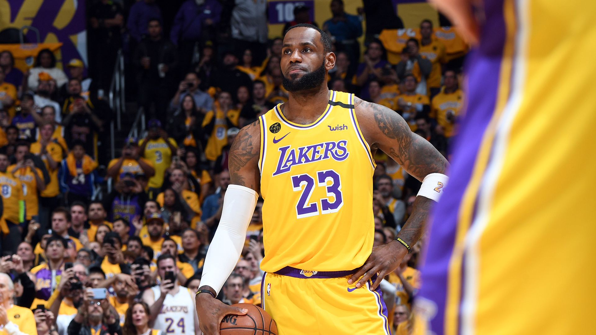 El número de LeBron será retirado como homenaje de Los Lakers