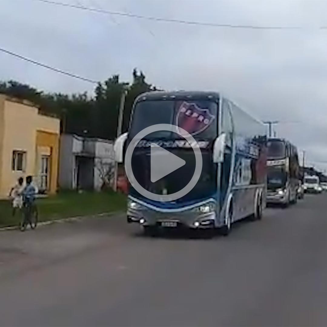 Emocionante caravana en Pronunciamiento para despedir al equipo antes del  partido contra River por Copa Argentina