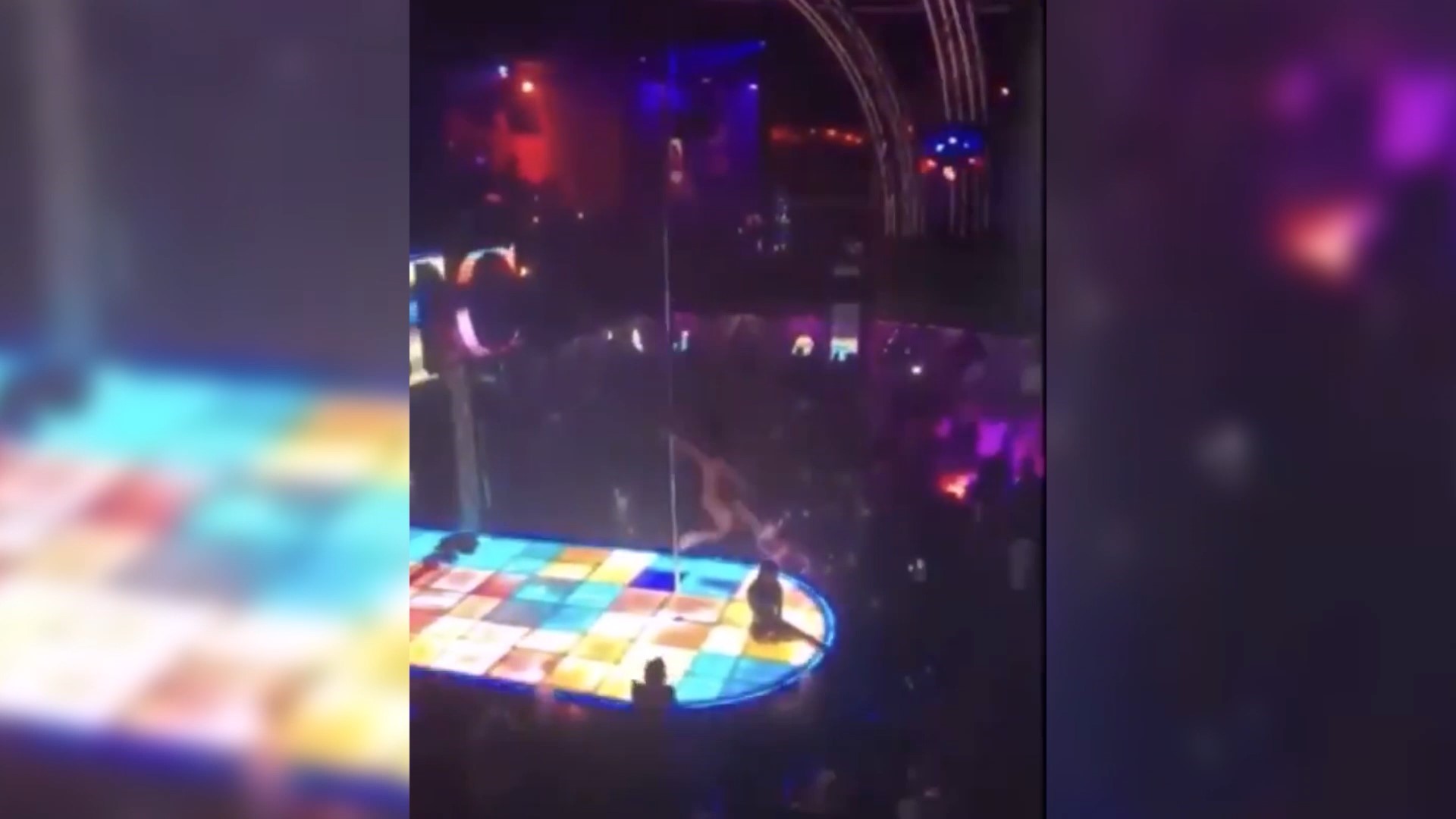 Bailarina de pole dance cayó de un tubo de casi 5 metros; se rompió la  quijada y continuó con el show