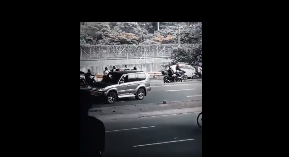 Desde una camioneta disparan contra manifestantes en Medellín