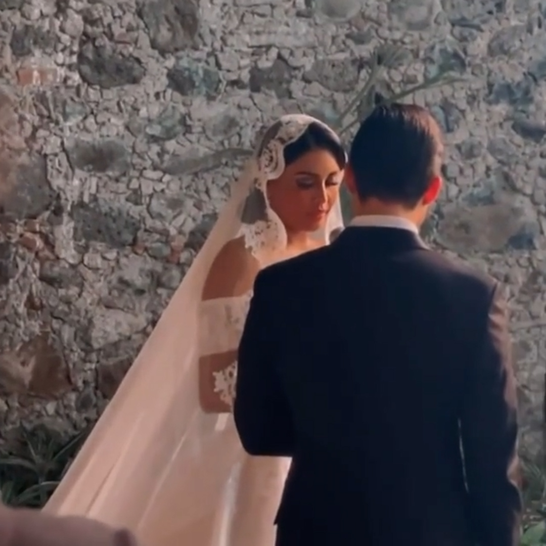 Luis Miguel Canta en la Boda de la Hija del Presidente - Escenas Musicales  de la Serie, image size:1080x1080