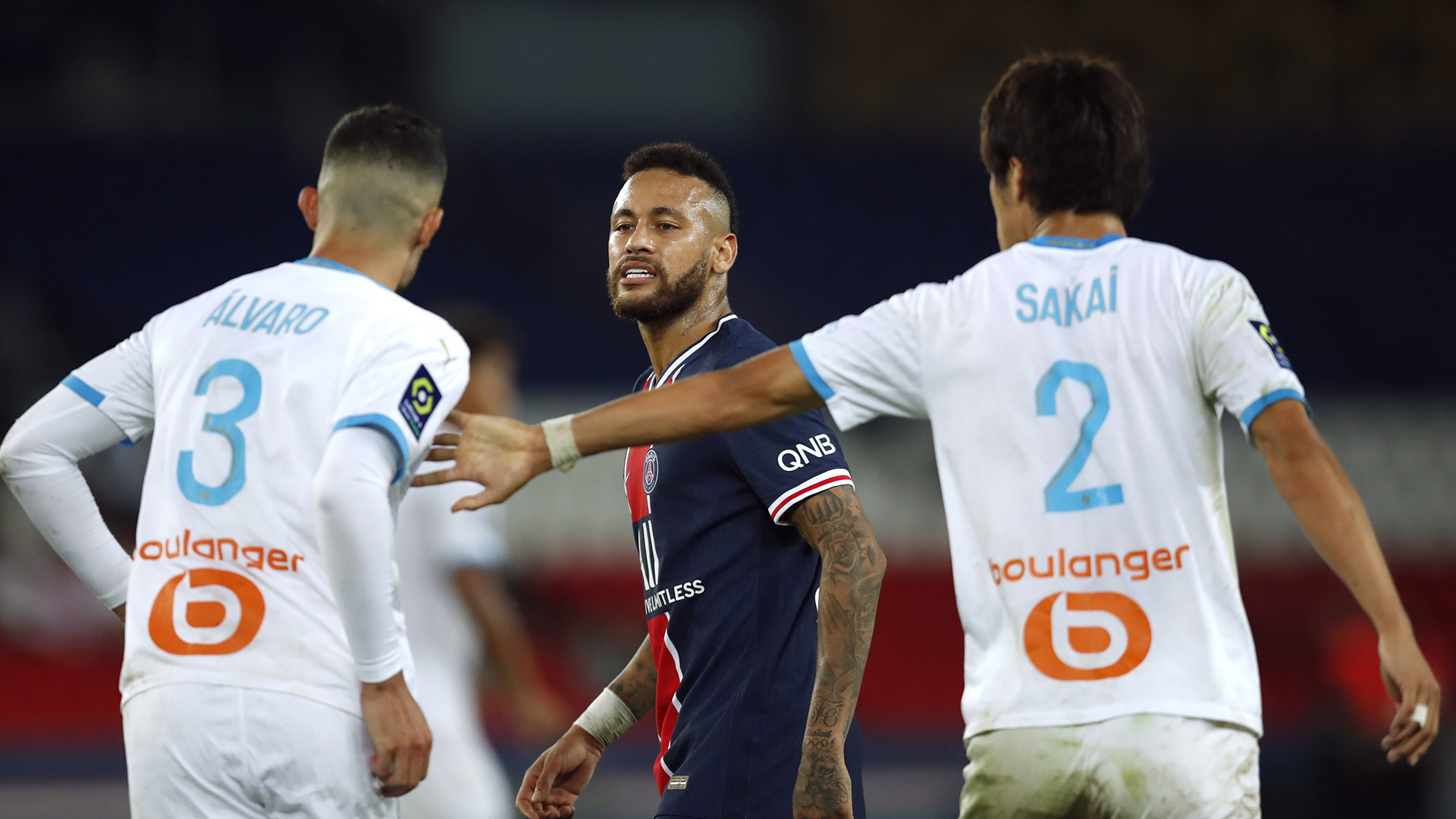 La explosiva reacción de Neymar tras ser expulsado en el clásico: “Es un racista, por eso le pegué” - Infobae