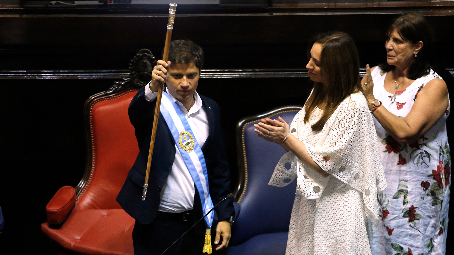 Kicillof asumió como gobernador bonaerense con críticas a Vidal: “La caja  no alcanza para las obligaciones de los próximos 30 días” - Infobae